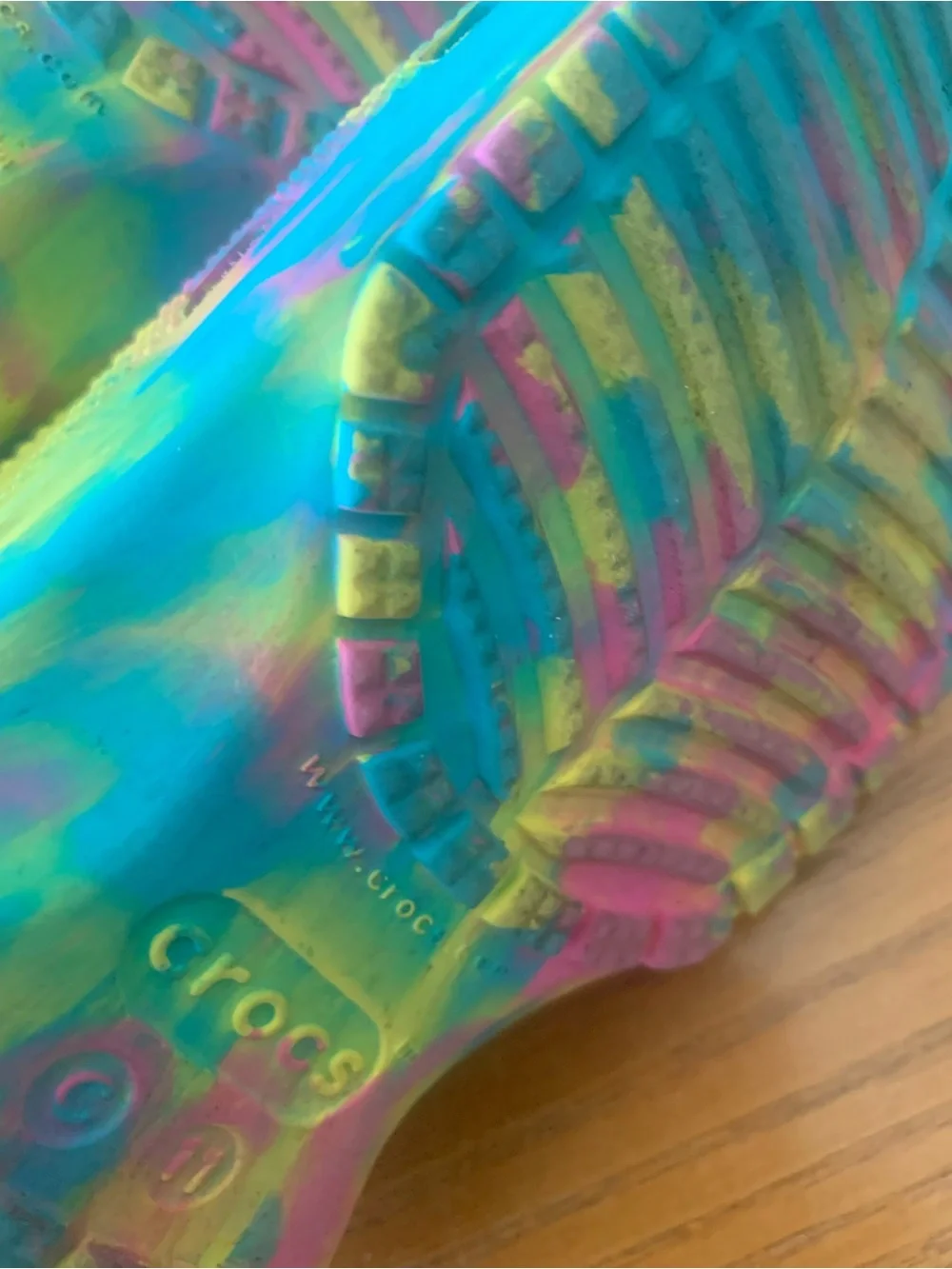 CROCS colorful tie